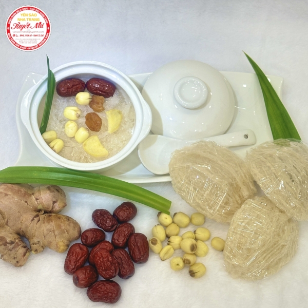 YẾN CHƯNG NÓNG TỨ VỊ BỔ DƯỠNG - LÁ DỨA, LONG NHÃN, TÁO ĐỎ, HẠT SEN